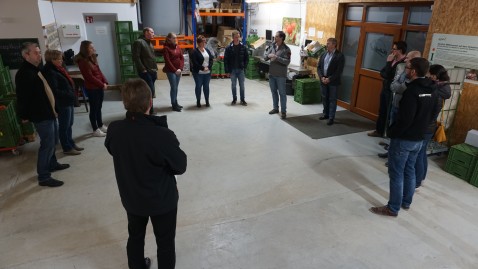 JungunternehmerInnen bei Betriebsbesichtigung Hutzelhof
