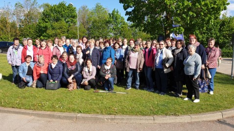 Gruppenbild Ortsbäuerinnen-Ausflug ins Nördlinger Ries