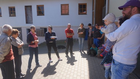Begrüßung auf dem Bauernhof zum Frühstück
