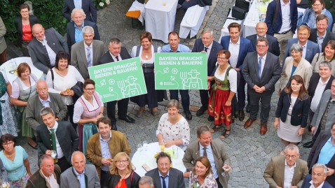 Bayern braucht Bienen und Bauern - die Botschaft beim politischen Hoffest des BBV