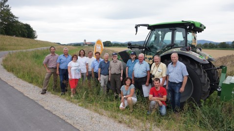 Gruppenbild vor dem BBV Schlepper