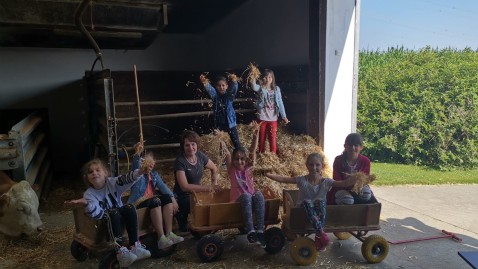 Schüler der Grundschule Altdorf zu Gast auf dem Betrieb Graf