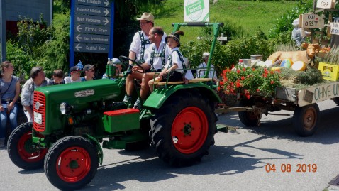 Festwagen der Ortsverbände Oy-Mittelberg und Petersthal auf Musikumzug