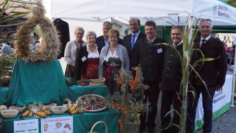 Margareta Weinfurtner (KV), Maria Graml (KV), Landrat Richard Reisinger, Maria Regn (KV), Albert Füracker (Staatsminister), Peter Beer (KO), Martin Preuß (stellv. Bürgermeister), Dr. Harald Schartz (MdL)