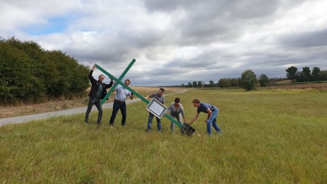 2019-09-13-Aufstellen-Grünes-Kreuz