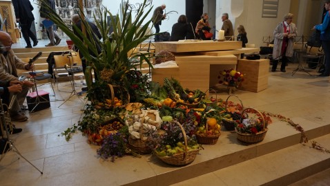 Erntegaben Landfrauen Altar Kirche