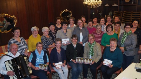 Der Landfrauenchor Dingolfing-Landau ist in „Unserem Landfrauenkalender“ der Vertreter Niederbayerns