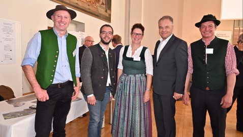 Kreisbäuerin Christine Singer mit MdL Harald Kühn und Abgeordneten Andreas Krahl