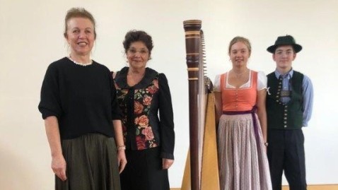 Kreisbäuerin Anita Painhofer, Monika Baumgartner und die Geschwister Steigenberger