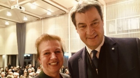 Kreisbäuerin Anita Painhofer und Ministerpräsident Markus Söder
