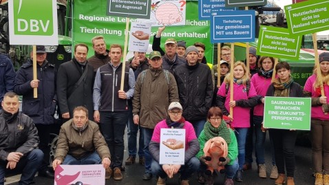 tierhalter demonstrieren vor bundesrat