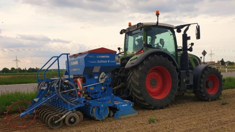 2020-05-08 Landwirte säen Blühstreifen