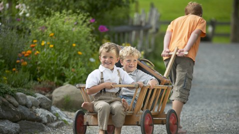 Urlaub auf dem Bauernhof bietet Kindern viel Spaß und Freude. 