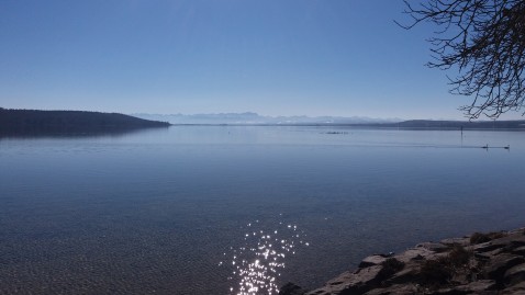 Schöner Ausblick auf den Ammersee in Herrsching. 