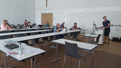 Personen im Lehrssal