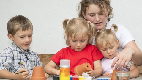 Dorfhelferin mit Kinder