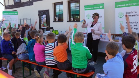 Landesbäuerin Anneliese Göller beim Projekt -Landfrauen machen Schule-. 