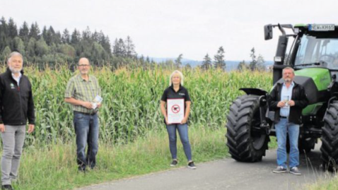 Vorstellung des Flyers in der Natur