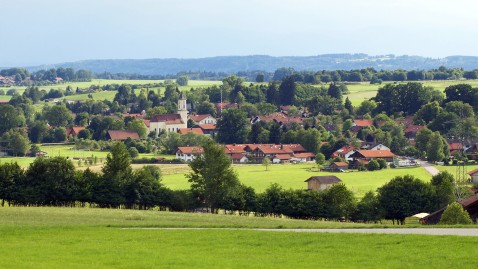 Ansicht eines Dorfes im ländlichen Raum.