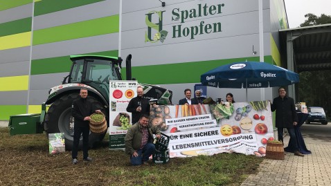 Traktor bei Spalter Hopfen