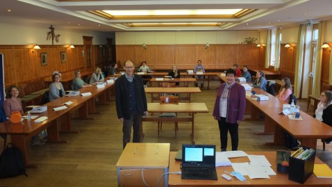 Die Kursteilnehmerinnen mit Thomas Müller und Christine Sulzenbacher