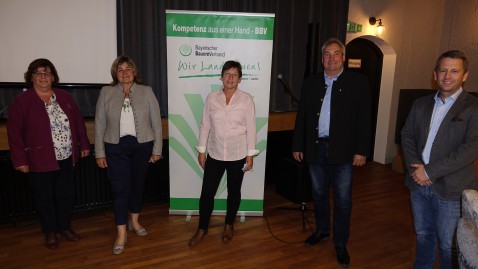 Das Ehrenamt und der 2. Bürgermeister von Hengersberg mit der Referentin Frau Wolff