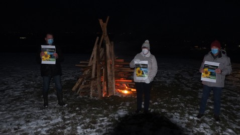 Protest am Mahnfeuer
