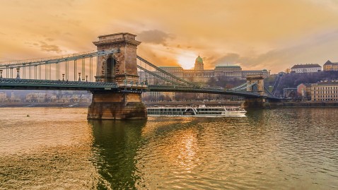Die MS-A-Silver in Budapest an der Kettenbrücke