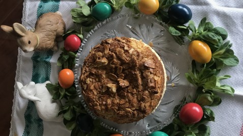 Bienenstichtorte als Osterbrot