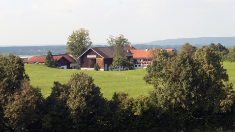 Bauernhof in ländlicher Gegend.
