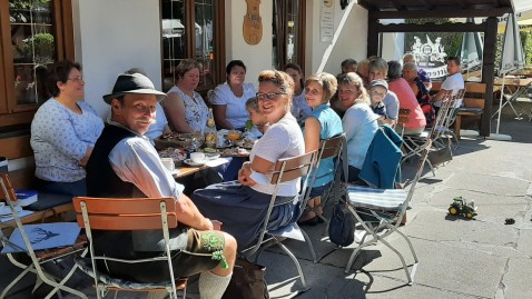 Die Landfrauen beim Gasthof Stern in Mittenwald