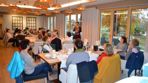 Kreisbäuerin Christine Singer und ihre Landfrauen im Alpenhof Murnau