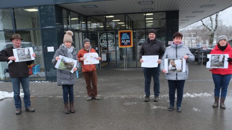 Demoaktion vor dem Aldi in Weilheim