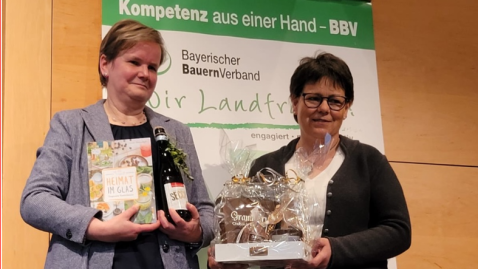 Landfrauentag 2022 KV NEA-BW Keisbäuerin mit Referentin Heike Müller