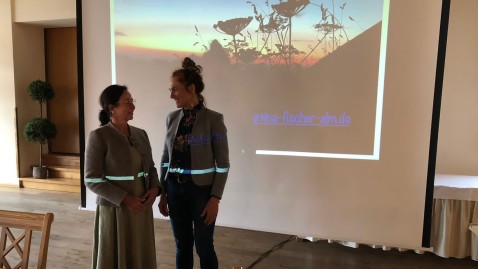 Kreisbäuerin Katharina Kern und Autorin Martina Fischer 