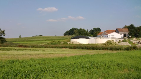 Hof mit Biogasanlage