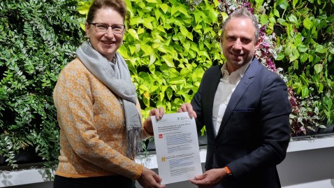 Landesbäuerin Singer und Umweltminister Glauber 