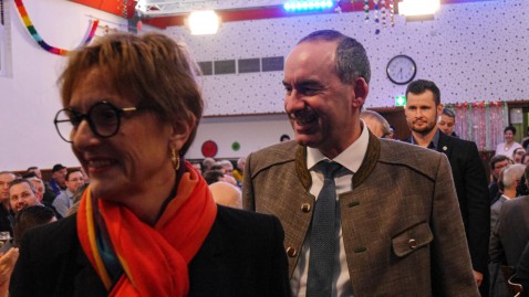 Einzug Aiwanger Hubert mit Bayerischen Defiliermarsch