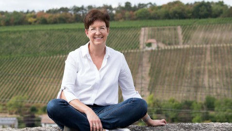 Martina Reiss - Weinbäuerin - bietet Qualität vom Hof. 