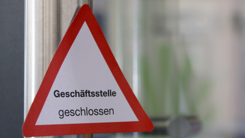 Schild Geschäftsstelle geschlossen