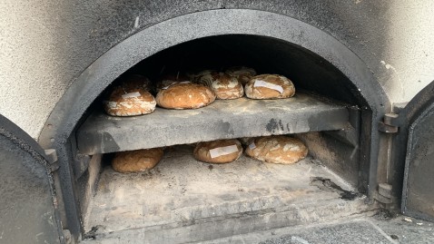 Sauerteigbrot aus dem Holzbackofen