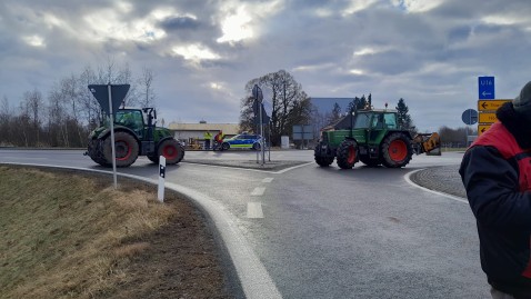 Schlepperblockade der Autobahnauffahrten auf die A93