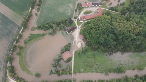 Hof unter Wasser