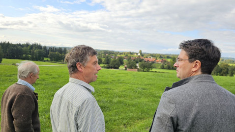 SPD-Landtagsabgeordneter auf Hof von Kreisobmann