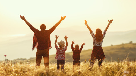 Familie im Feld 