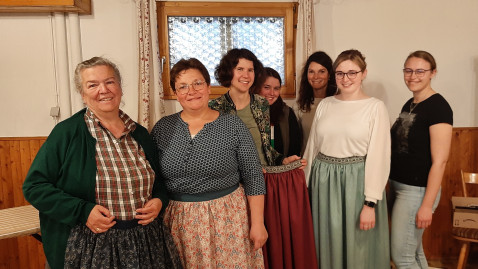 Teilnehmerinnen beim Rocknähkurs