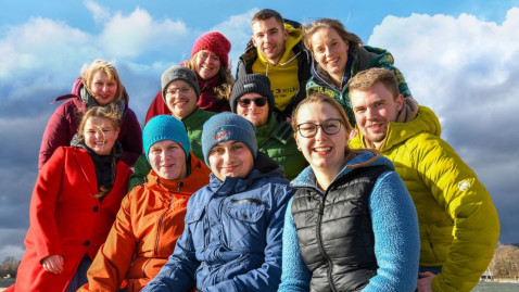 Gruppenbild junger Menschen