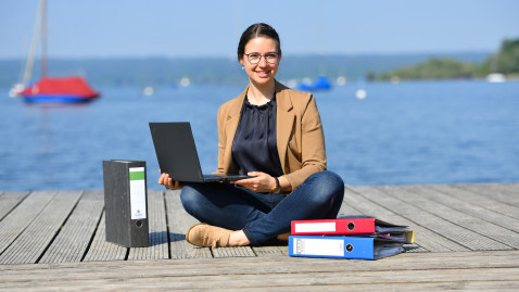Stellenanzeige HdbL Empfang Frau am See