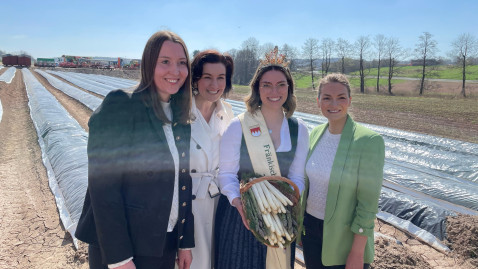 Miriam Adel, Dorothee Bär, Veronika Hußnätter und Judith Gerlach bei der Saisoneröffnung Spargel 2025.