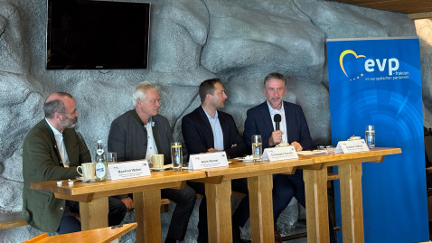Manfred Weber, Alois Rainer, Christophe Hansen, und Günther Felßner